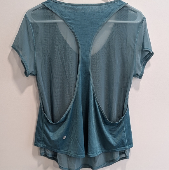 lululemon Mesh Short Sleeve Tee w Racerback Tank Over Green Lightweight, 10-12 - Picture 4 of 5